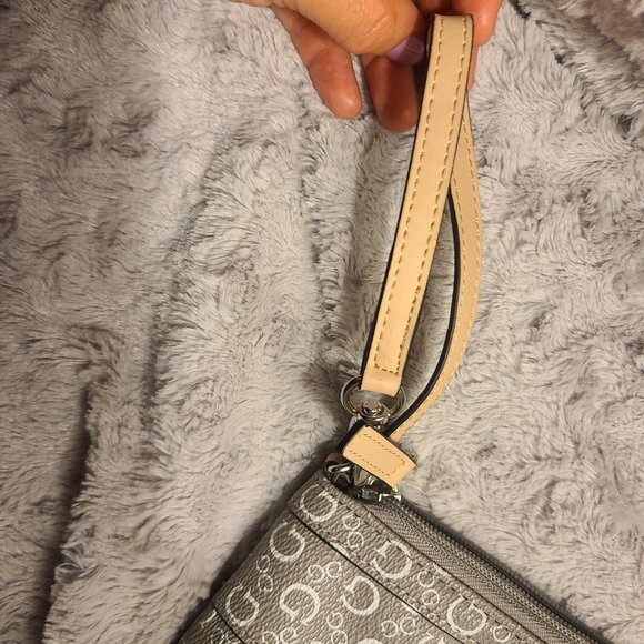 GUESS LEATHER WRISTLET - Picture 3 of 4
